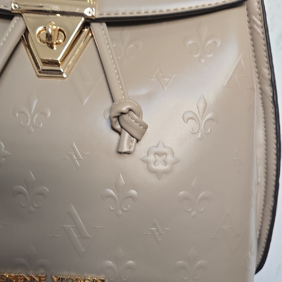 NWT Adrienne Vitadini Beige Men's Women's Backpack With Removeable Coin Pouch - Picture 4 of 13